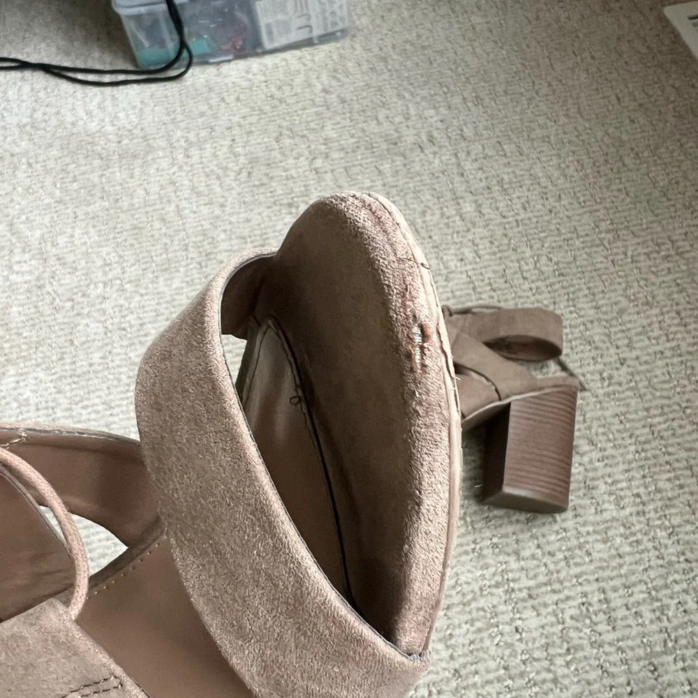 Tie up Tan Block Heel Sandals - Picture 4 of 7